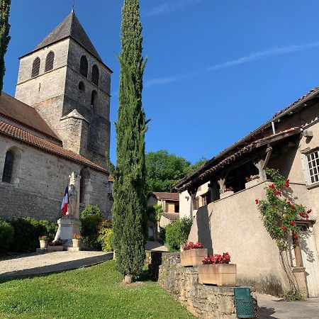 Stylish One Bedroom Apartment In A Lovely Village Saint-Vincent-Rive-d'Olt Exterior photo
